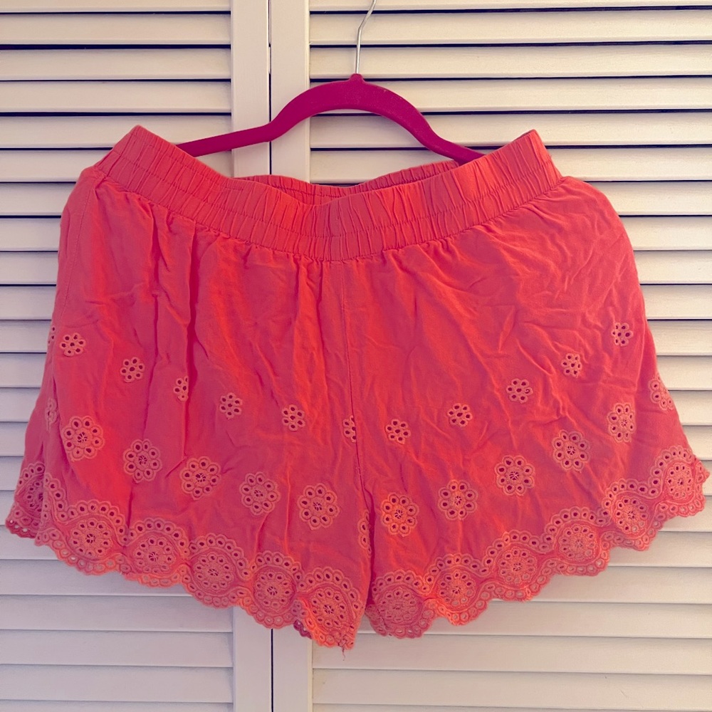 Super cute pink eyelet shorts, GUC they have some stretch to them, very comfy!